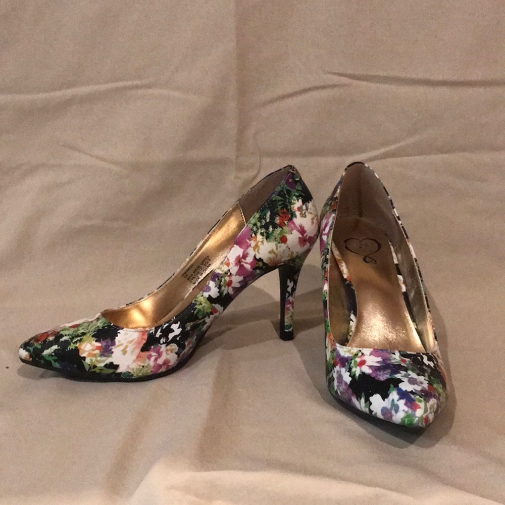 143 Girl Pumps
